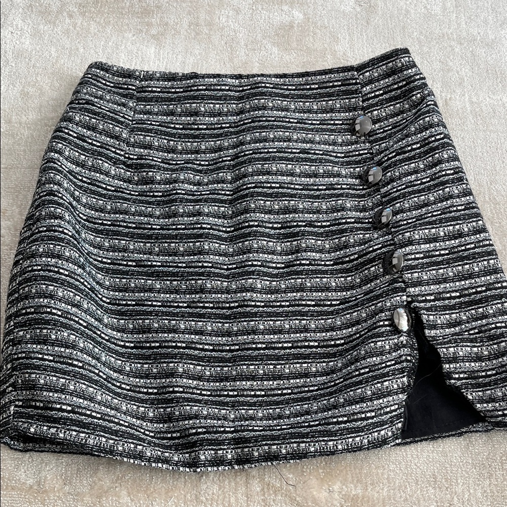 Elegant Button-Detail Black and Gray Skirt